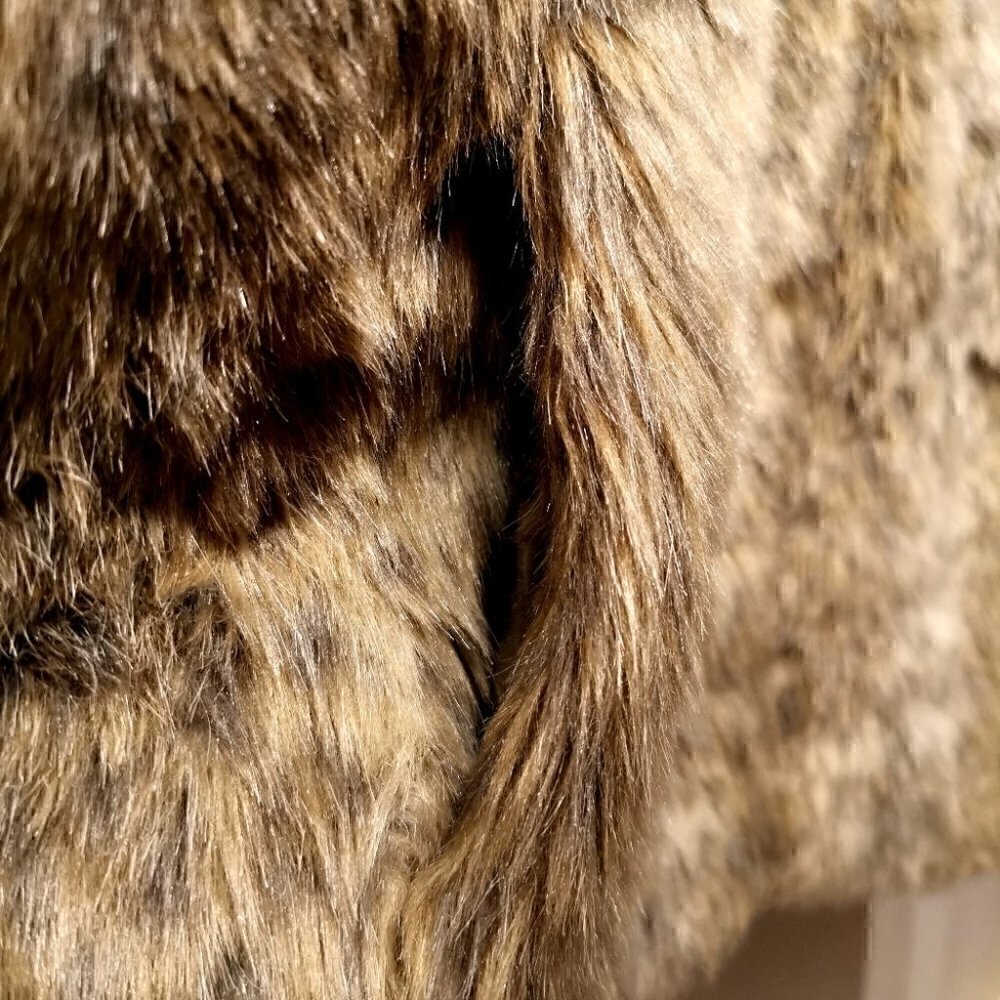 Banana Republic Women's M Fuzzy Furry Brown Vest - Picture 5 of 10